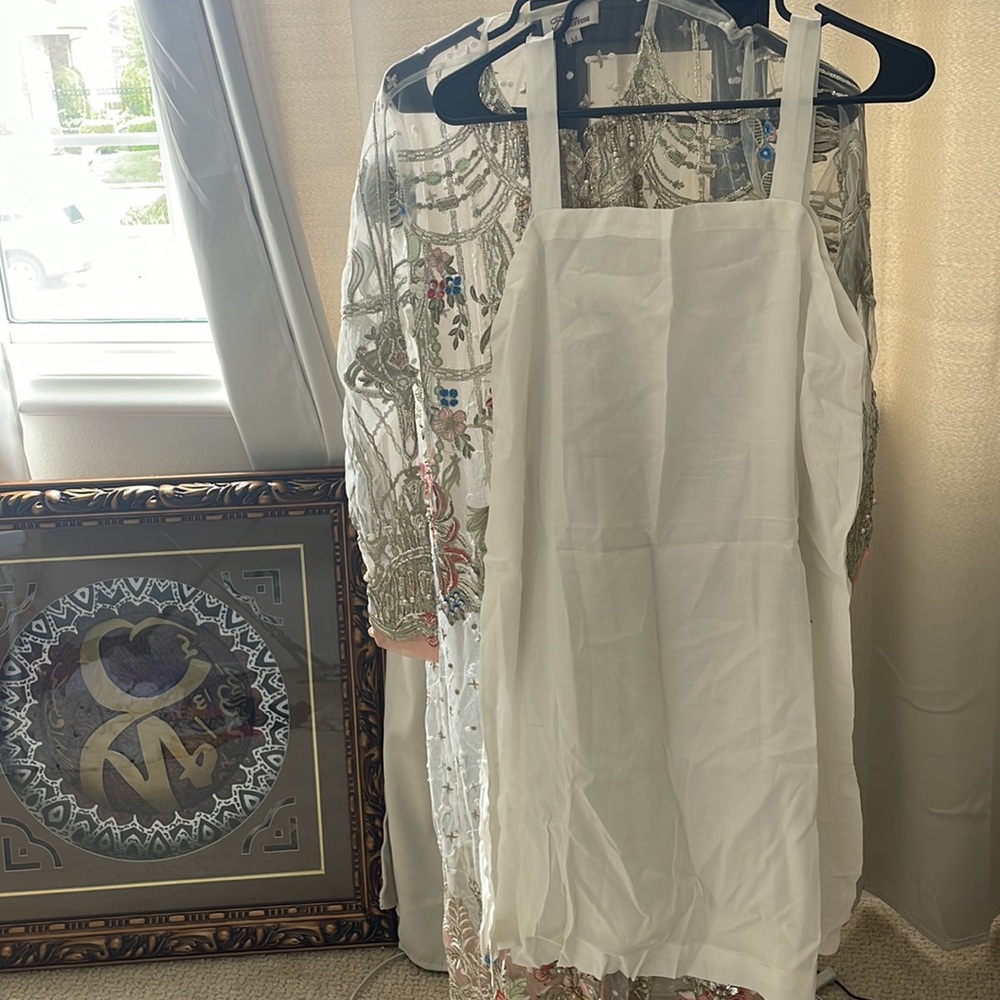 Suffuse brand new dress - Picture 9 of 11